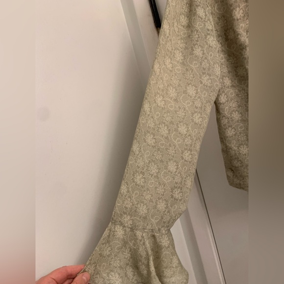 Floral Ruffle pistachio Color Blouse - Picture 4 of 7